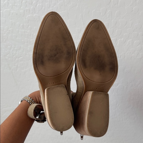 Lucky Brand Noxa Wood Block Heel Strappy Sandal Tan / Beige Leather Size 9.5 - Picture 5 of 6